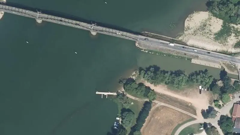 Vue aérienne : Rive Gauche de la Saone en Aval du Pont de Fleurville