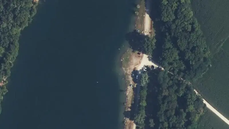 Vue aérienne : Baignade du plan d'eau des Lônes