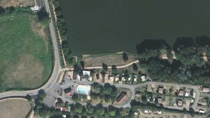 Vue aérienne : Plage du plan d'eau du Fourneau