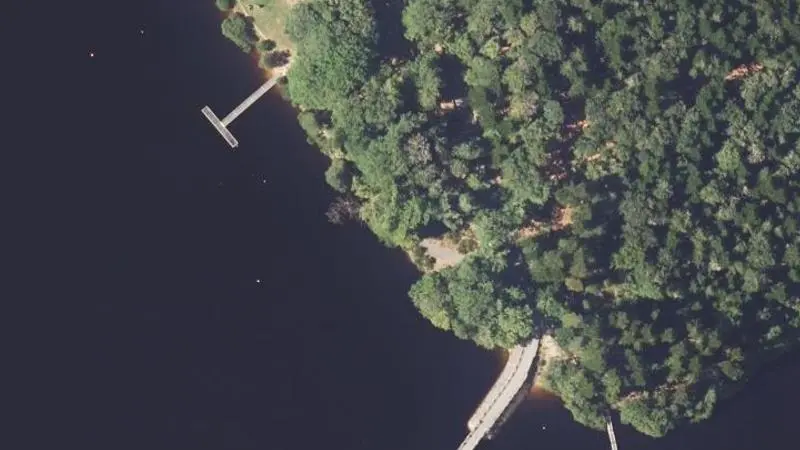 Vue aérienne : Plage du lac de Vassivière