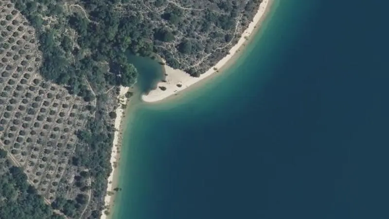 Vue aérienne : Plage naturiste de Sainte Croix