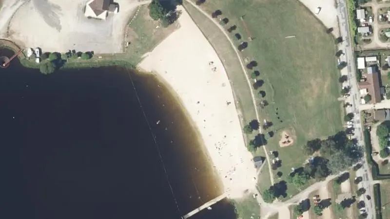 Vue aérienne : Plage du plan d'eau de Chateauneuf