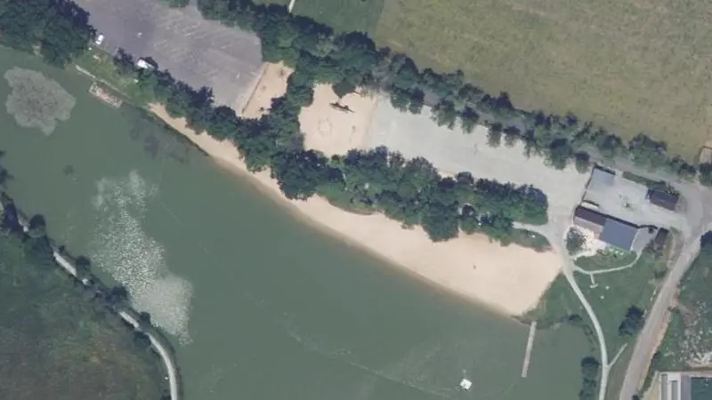 Vue aérienne : Plage de l'étang de Prieuré Saint-Martin