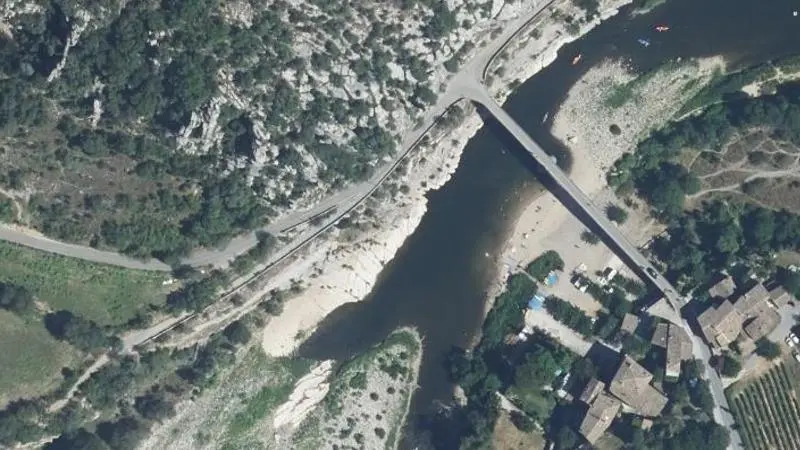 Vue aérienne : L'Ardeche au Pont de Balazuc