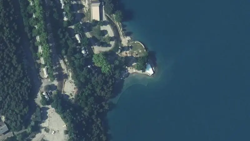 Vue aérienne : L'Ecrin du Lac