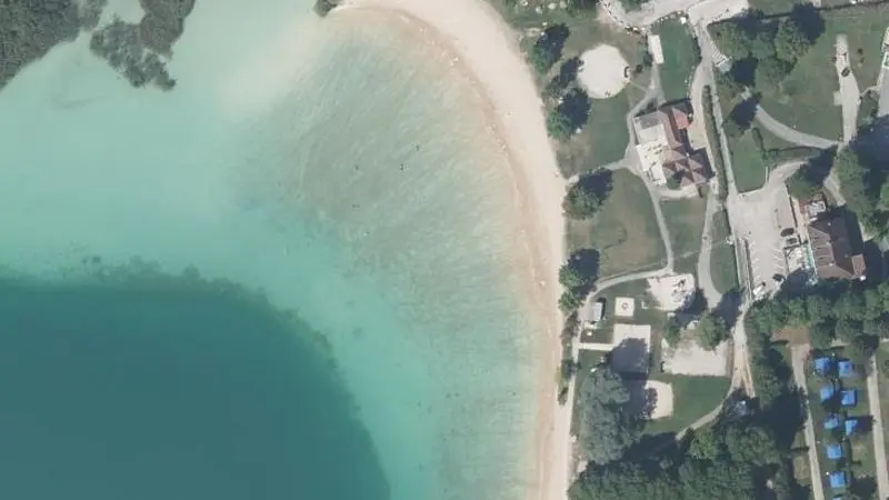 Vue aérienne : Plage du lac de Clairvaux