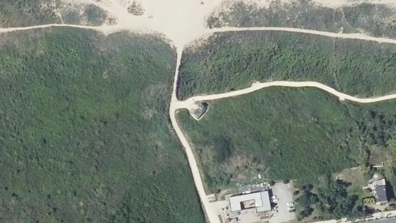 Vue aérienne : Poste de secours des dunes
