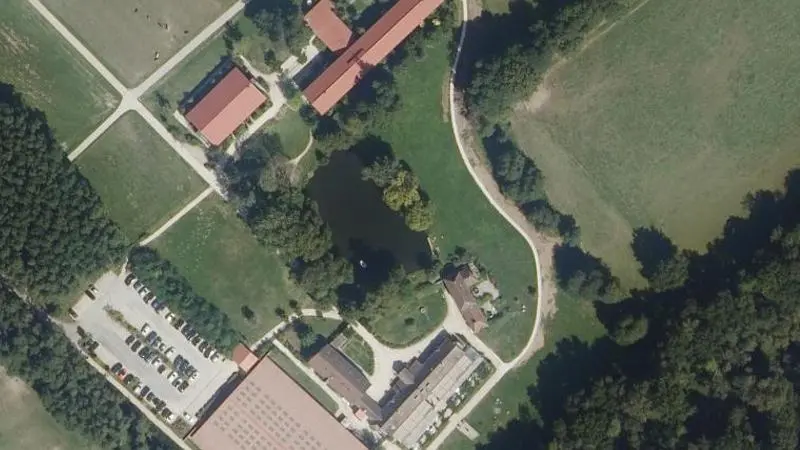 Vue aérienne : Le Barn Hotel Etang du Moulin de Bretigny Bonnelles