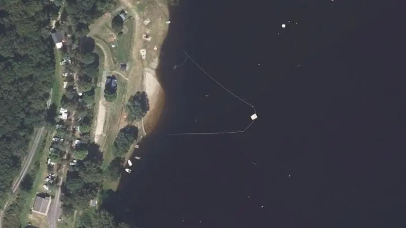 Vue aérienne : Baignade du lac de Viam