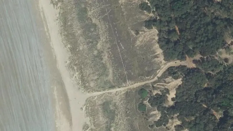 Vue aérienne : Plage de la Pierre Attelee