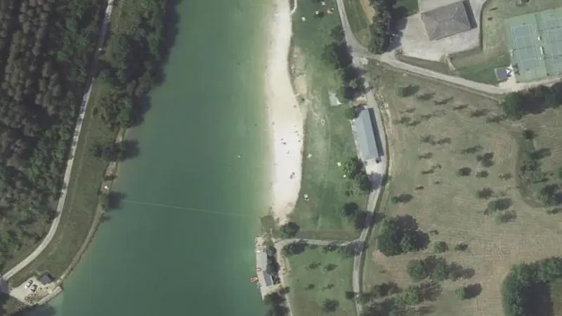 Vue aérienne : Lac Plage Sable