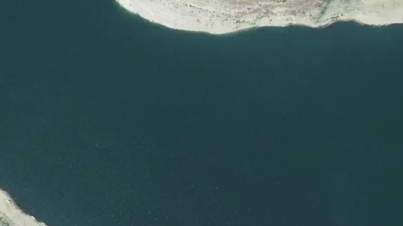 Vue aérienne : Plan d'eau sur l'Aggly