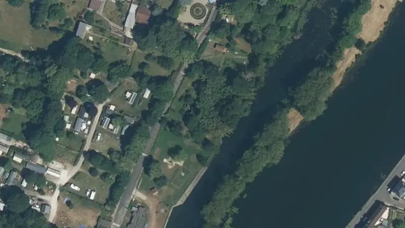 Vue aérienne : Villeneuve sur Yonne - Plage du Saucil