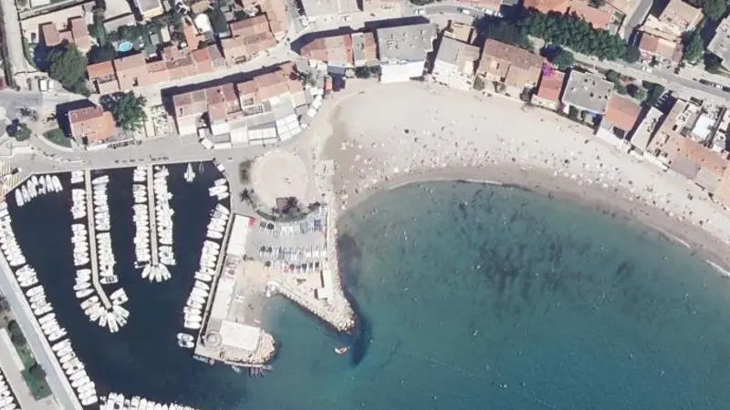 Vue aérienne : Plage les Lecques Vieux Port