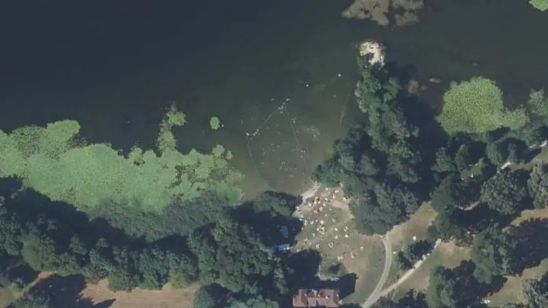 Vue aérienne : Baignade de l'étang de Fallavier