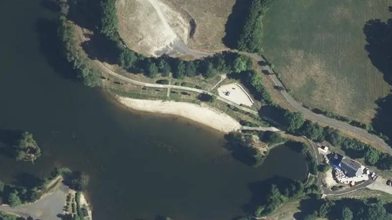 Vue aérienne : Baignade du plan d'eau Val Saint Jean