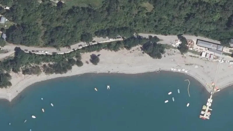 Vue aérienne : Plage du lac du Sautet