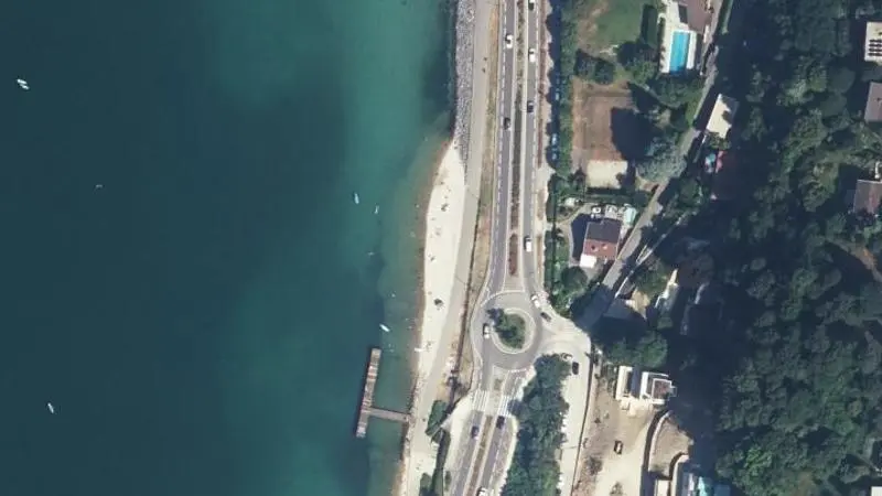 Vue aérienne : Plage du lac du Bourget