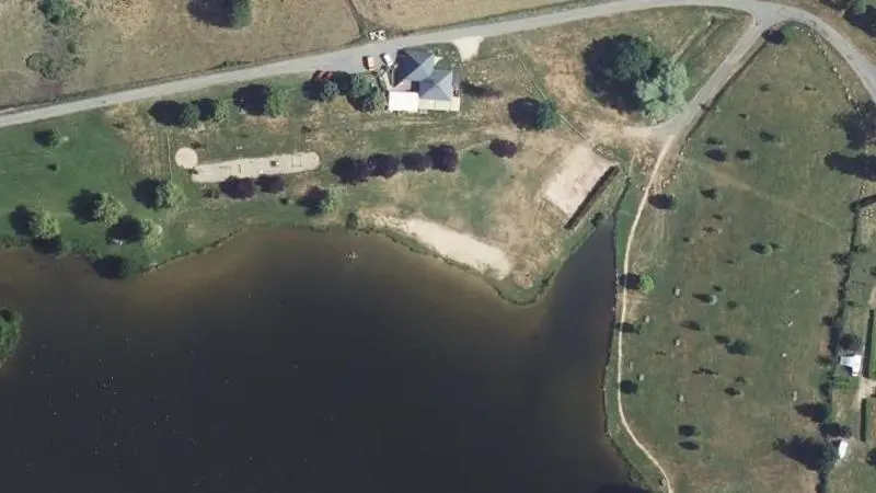 Vue aérienne : Plage du plan d'eau de Servant