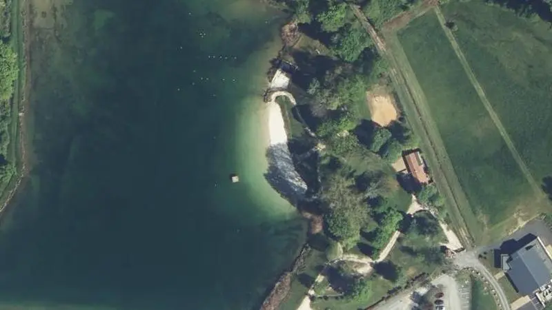 Vue aérienne : Plage du plan d'eau des Grésilles