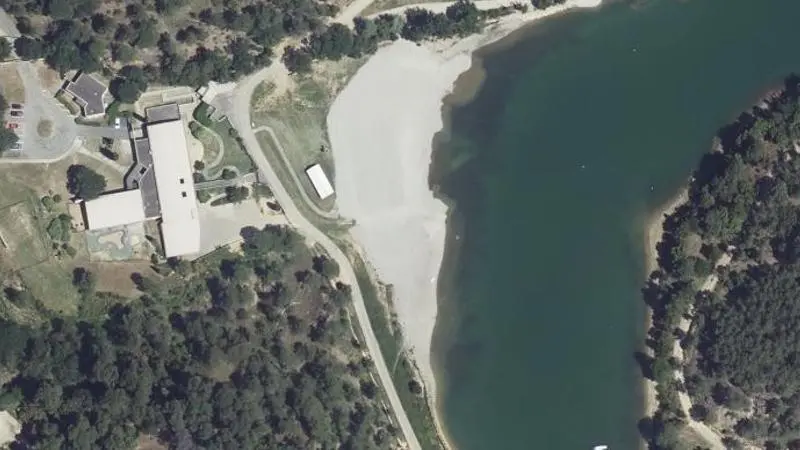 Vue aérienne : Plage du lac de la Cavayère