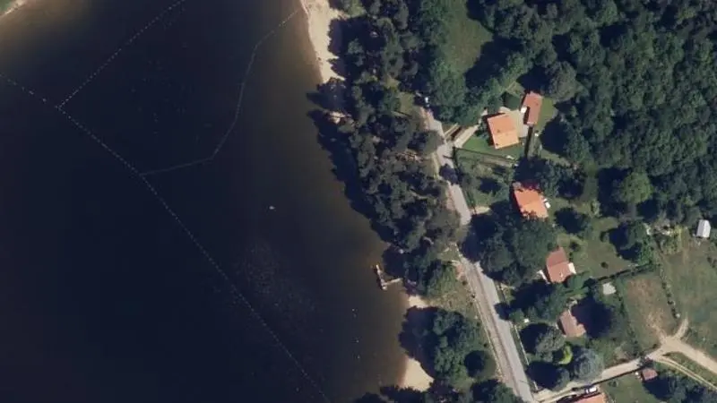 Vue aérienne : Plage du lac des Montagnès