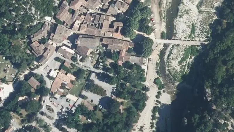 Vue aérienne : La Beaume a la Plage du Village de Labeaume
