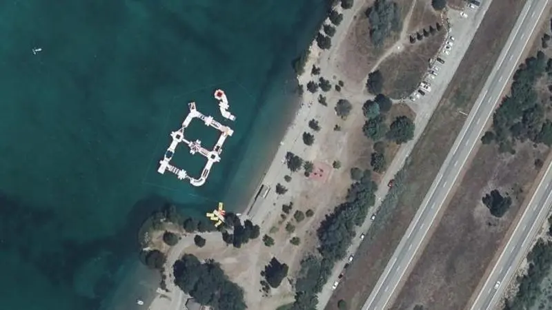 Vue aérienne : Plage du plan d'eau des Vannades