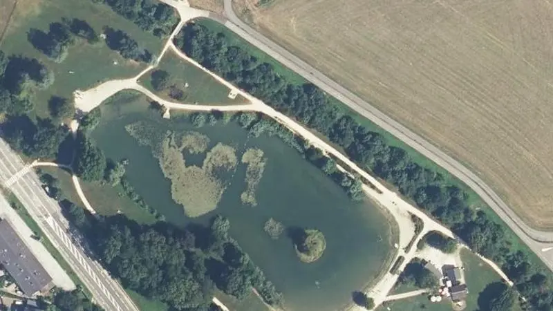 Vue aérienne : Plan d'eau Challes les Eaux