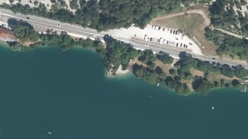 Vue aérienne : Plage du lac de Nantua