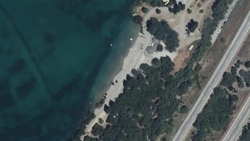 Vue aérienne : Plage du plan d'eau des Vannades