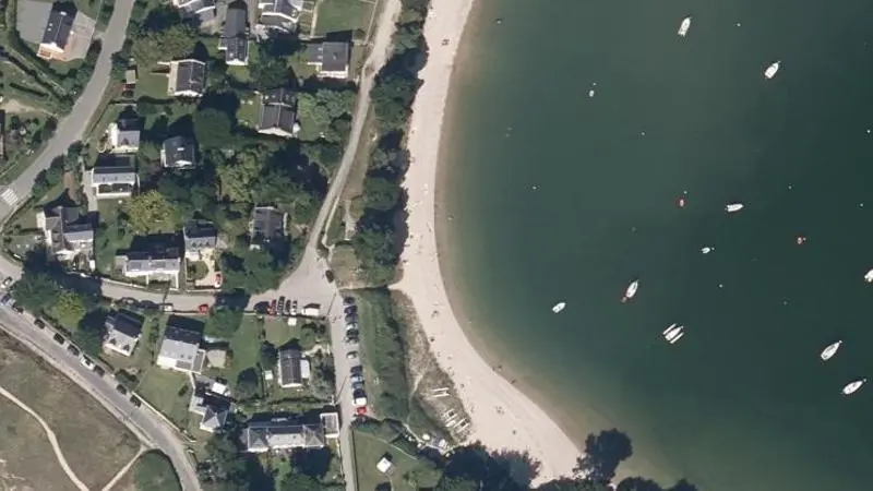 Vue aérienne : Petite plage de KERVOYAL
