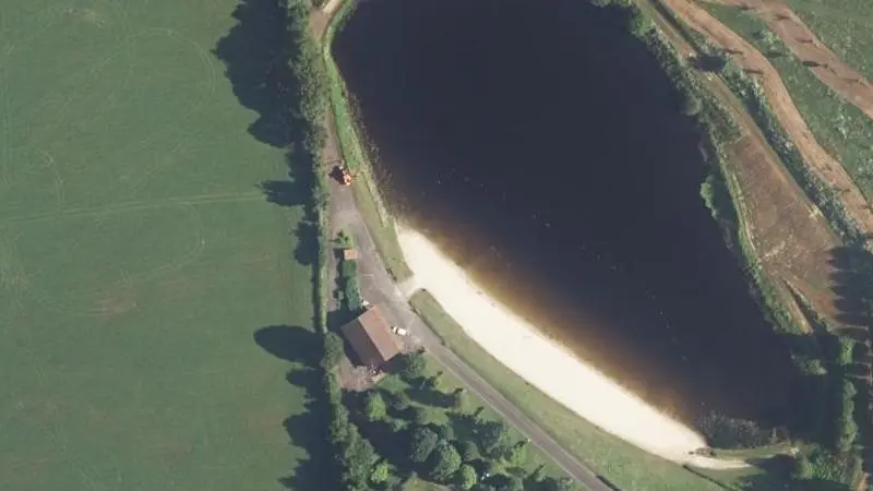 Vue aérienne : Plan d'eau du Soleil Levant