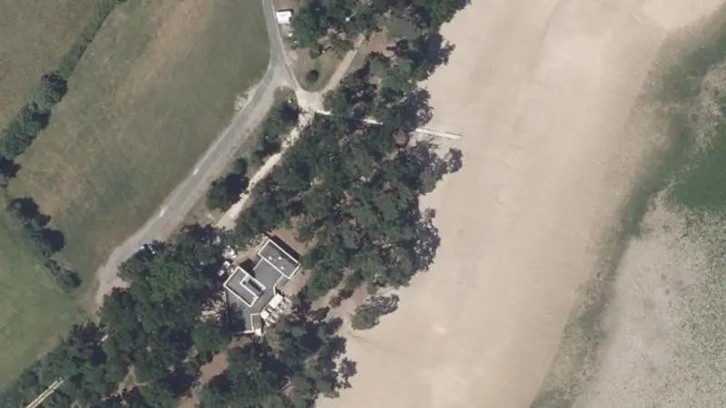 Vue aérienne : Plage de l'étang de Bellebouche