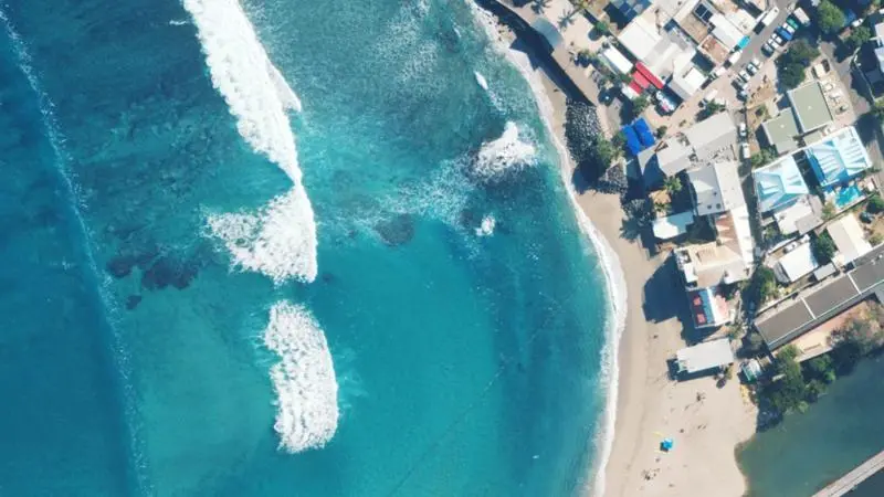 Vue aérienne : Plage des Roches Noires