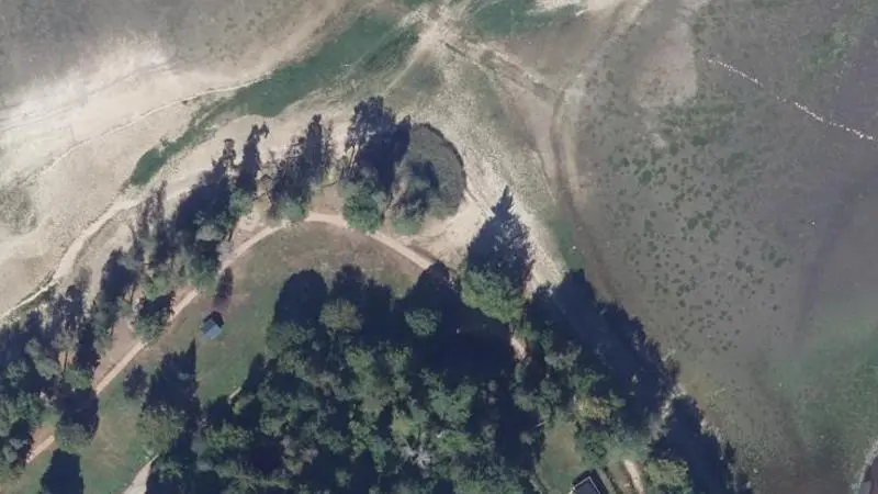 Vue aérienne : Plage du lac des Settons