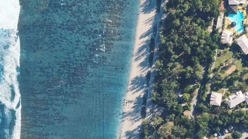 Vue aérienne : Plage de l'Hermitage Village