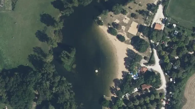 Vue aérienne : Complexe sportif
