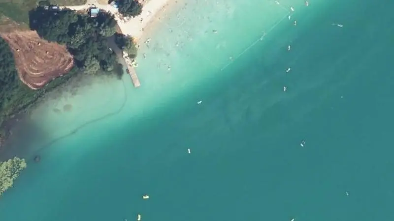 Vue aérienne : Plage intercommunale de la base de loisirs du Sougey