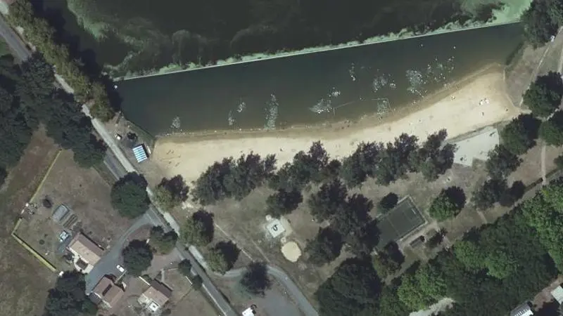 Vue aérienne : Baignade du lac de Mansigné