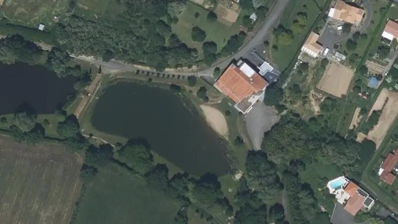 Vue aérienne : Plan d'eau de Montilliers