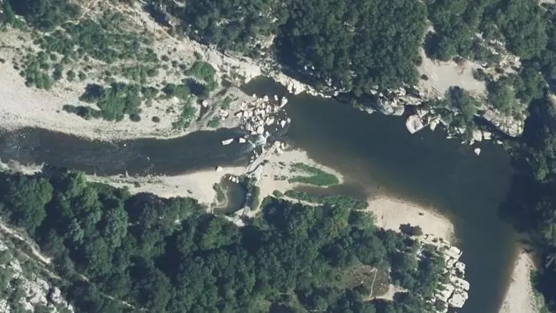 Vue aérienne : L'Ardeche au Lieu-Dit Moulin du Grazel