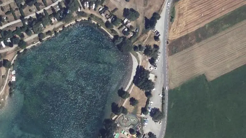 Vue aérienne : Plan d'eau des Iscles - Cote Route Nationale
