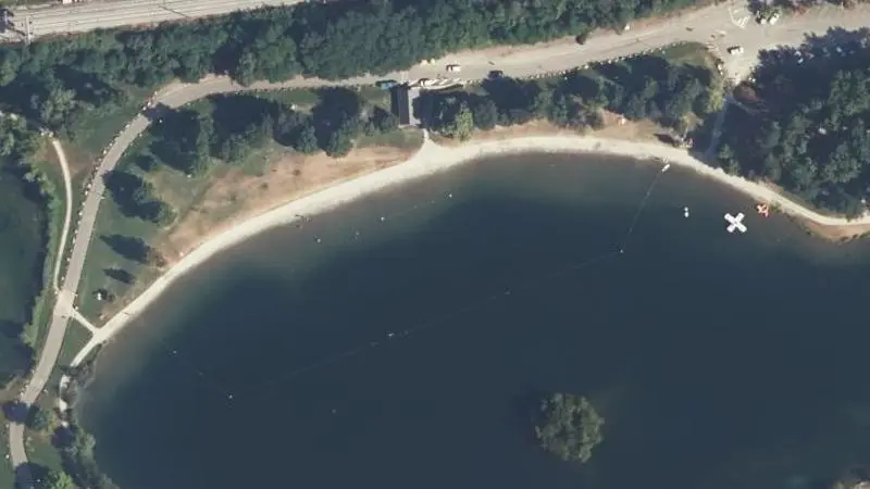 Vue aérienne : Plage du lac de Carouge