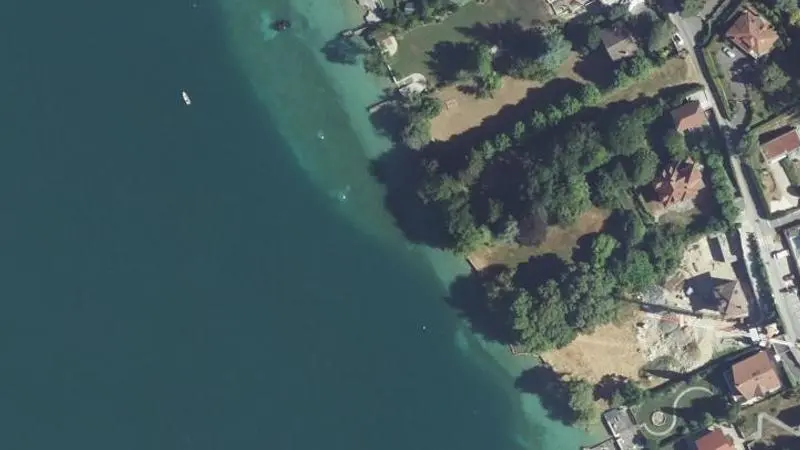 Vue aérienne : Baignade du lac d'Annecy