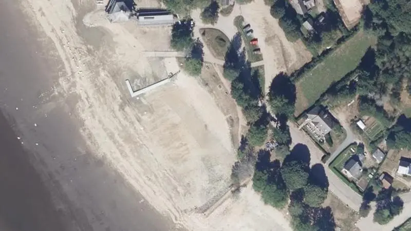 Vue aérienne : Plage du lac des Settons