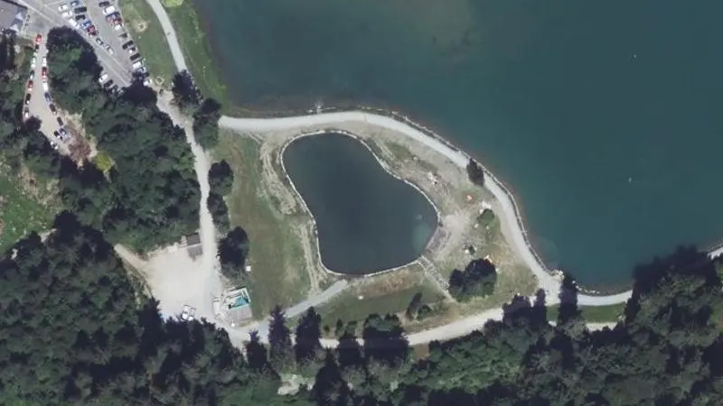 Vue aérienne : Baignade du lac de Montriond