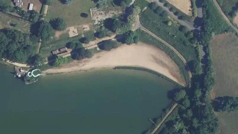 Vue aérienne : Plan d'eau de Cherveux/St Christophe sur Roc