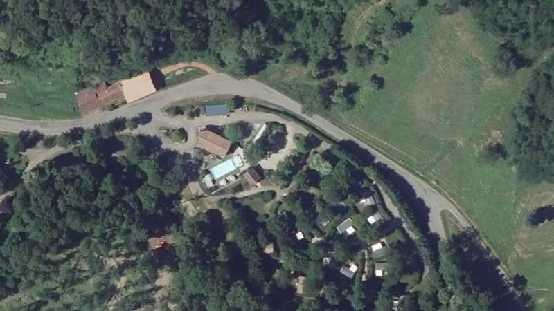 Vue aérienne : Aire de Stationnement de Camping Cars Arize