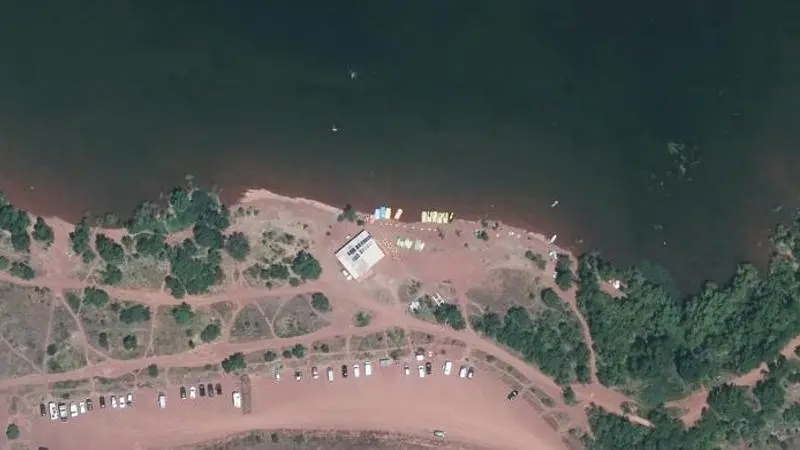 Vue aérienne : Plage du lac du Salagou